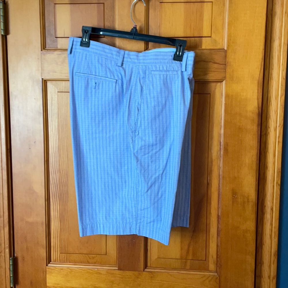 Men’s Banana Republic shorts.